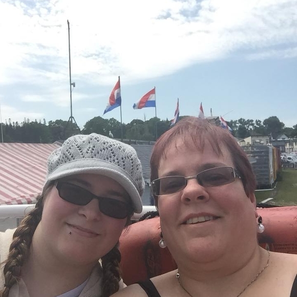 Meet your Posher, Amanda - Picture 1 of 1